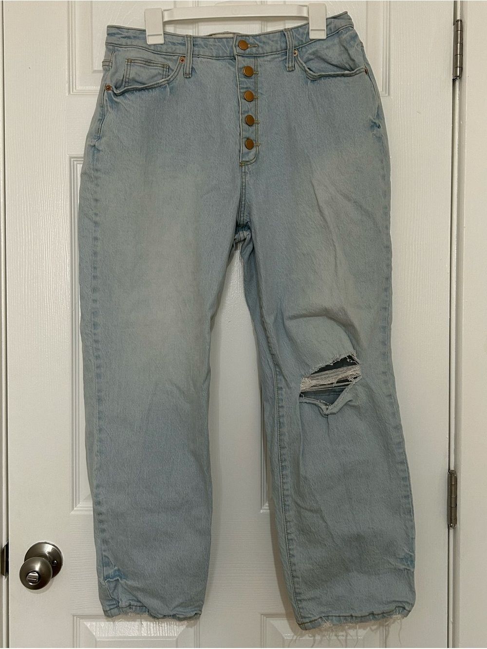 Universal Thread Light Blue Button-Fly Distressed Boyfriend Jeans